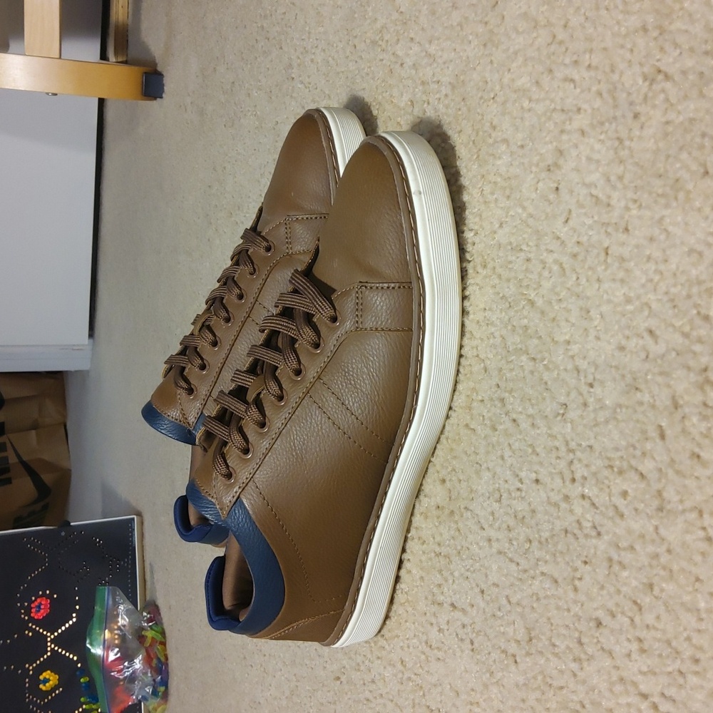 🎅 Aldo Men's low top sneakers size 10